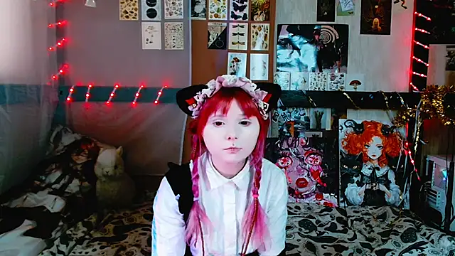 Snapshot of Usagi_Blush_ chatting on 02.22.25 Usagi Blush online show from 02.22.25