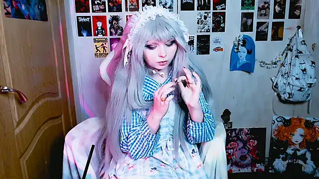 Snapshot of Usagi_Blush_ chatting on 09.17.25 Usagi Blush online show from 09.17.25