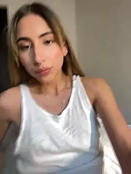 Snapshot of Ameellie chatting on 12.17.24 Ameellie online show from 12.17.24