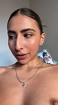 Snapshot of Ameellie chatting on 12.29.24 Ameellie online show from 12.29.24