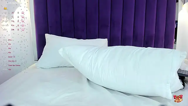 SaraRiley online show from 12.06.24