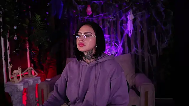 Kleeopatra  online show from 10.14.25