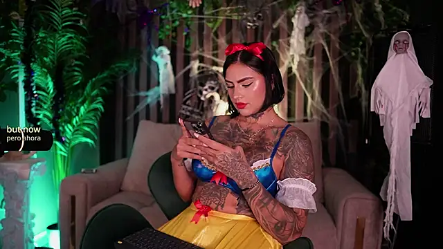 Kleeopatra  online show from 10.21.25