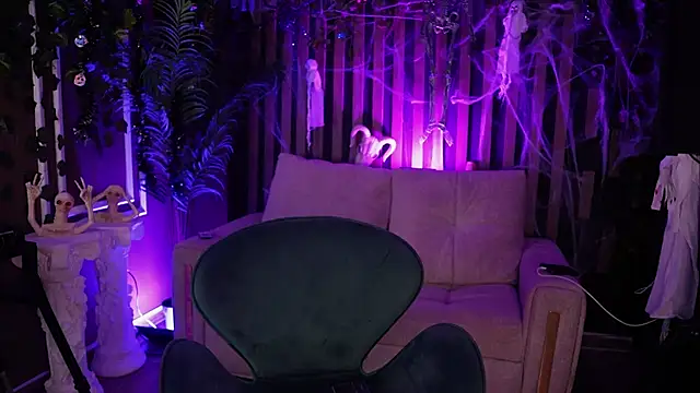 Kleeopatra  online show from 10.28.25