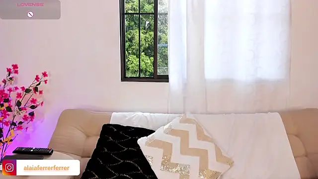 Alaia Ferrer  online show from 10.11.25