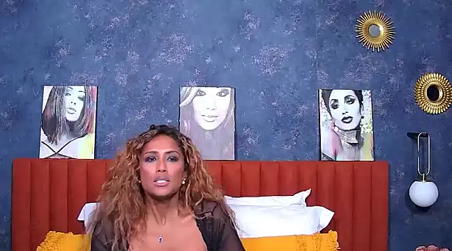 ShanialaFrancaise online show from 02.19.25