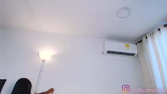 mollyrivera online show from 12.18.25