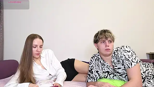 Emily and Ilumi online show from 10.12.25