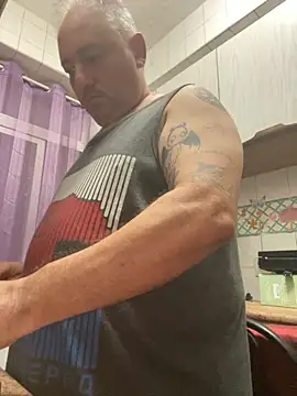 Russirayu online show from 10.14.25