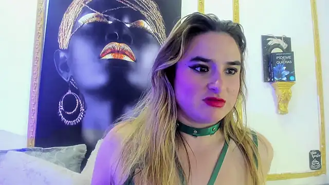 Snapshot of CandyQueenGold chatting on 01.28.25 CandyQueenGold online show from 01.28.25