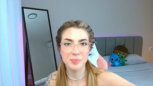 Snapshot of Mrs_Tory chatting on 12.22.24 Mrs Tory online show from 12.22.24