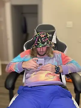 4kUsh2Fashion0 online show from 01.05.25