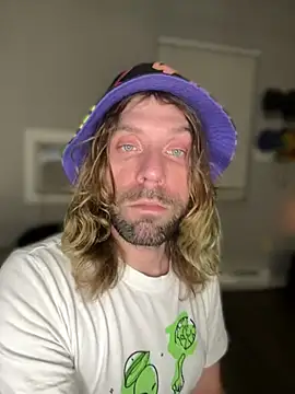 4kUsh2Fashion0 online show from 01.24.25