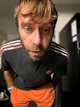 4kUsh2Fashion0 online show from 10.11.25