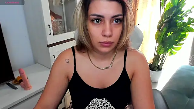 Snapshot of EveEvian chatting on 03.16.25 EveEvian online show from 03.16.25
