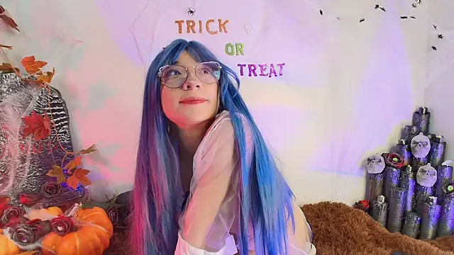 Cloe Leee online show from 10.19.25