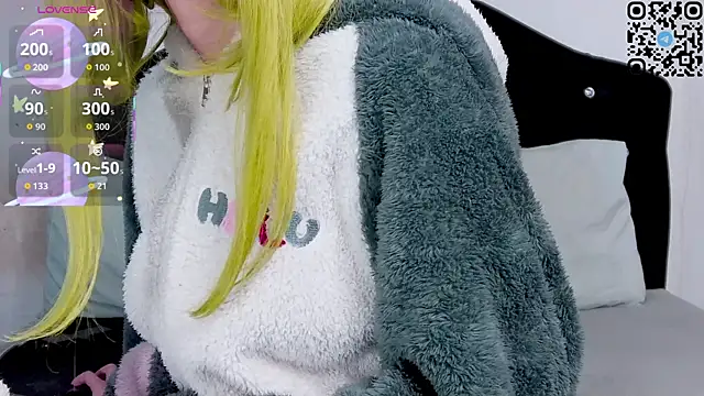 Snapshot of nonawhitemm chatting on 10.20.25 nonawhitemm online show from 10.20.25