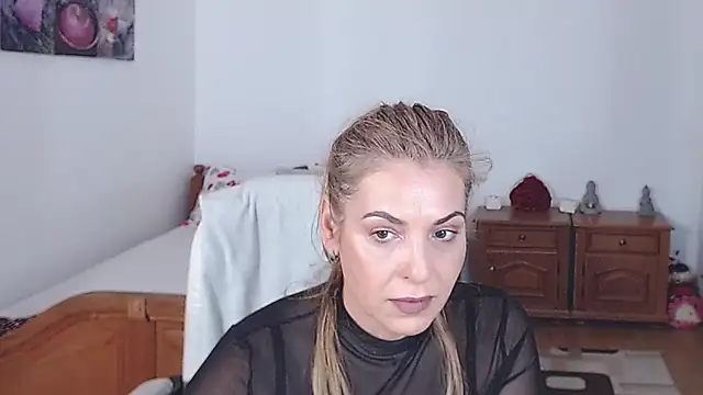 Snapshot of evamaria2024 chatting on 01.10.25 evamaria2024 online show from 01.10.25