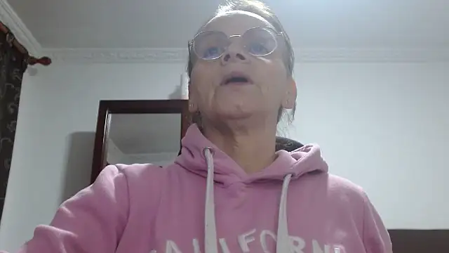 Snapshot of asleycavta chatting on 09.16.25 asleycavta online show from 09.16.25