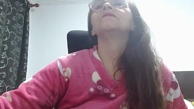 Snapshot of asleycavta chatting on 09.21.25 asleycavta online show from 09.21.25