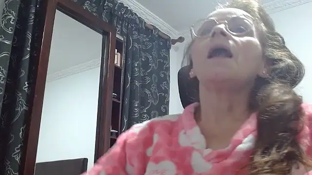 Snapshot of asleycavta chatting on 10.08.25 asleycavta online show from 10.08.25