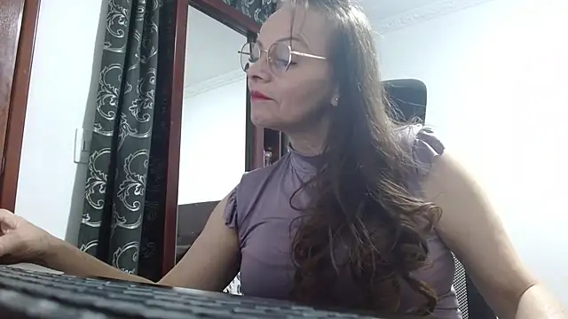 Snapshot of asleycavta chatting on 10.22.25 asleycavta online show from 10.22.25