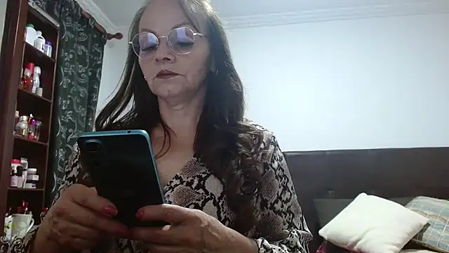 Snapshot of asleycavta chatting on 10.25.25 asleycavta online show from 10.25.25