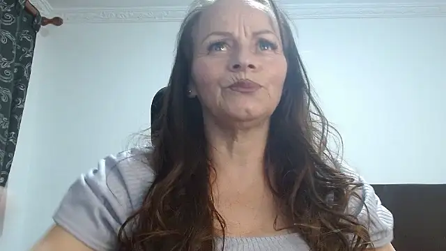 Snapshot of asleycavta chatting on 10.26.25 asleycavta online show from 10.26.25