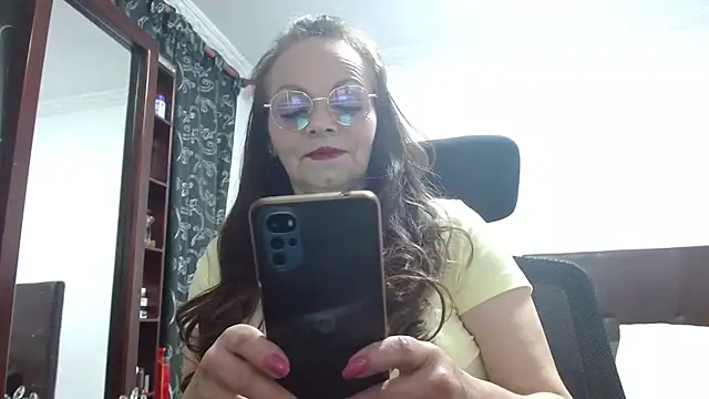 Snapshot of asleycavta chatting on 10.29.25 asleycavta online show from 10.29.25