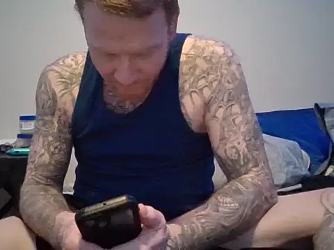 Snapshot of jtexas05 chatting on 11.04.25 jtexas05 online show from 11.04.25