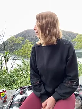 Mia Railey online show from 10.27.25