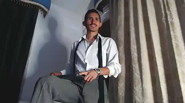 Snapshot of HomeAloneK chatting on 12.29.24 HomeAloneK online show from 12.29.24