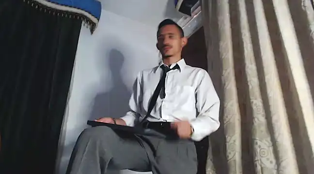 Snapshot of HomeAloneK chatting on 02.05.25 HomeAloneK online show from 02.05.25