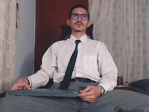 HomeAloneK online show from 10.21.25