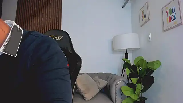 Snapshot of liam_collins21 chatting on 09.30.25 liam collins21 online show from 09.30.25