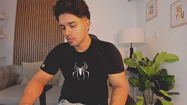 Snapshot of liam_collins21 chatting on 10.07.25 liam collins21 online show from 10.07.25