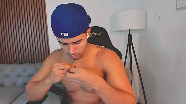 Snapshot of liam_collins21 chatting on 10.17.25 liam collins21 online show from 10.17.25