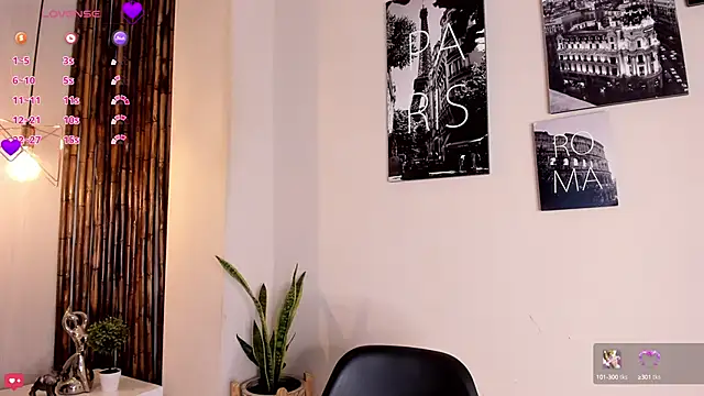 Snapshot of Aria_Reid chatting on 10.16.25 Aria Reid online show from 10.16.25