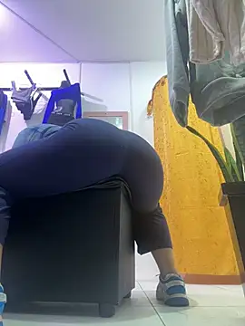 Snapshot of kim_monti chatting on 01.17.26 kim monti online show from 01.17.26