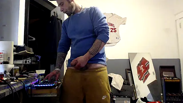 Snapshot of sledge901 chatting on 01.09.25 sledge901 online show from 01.09.25