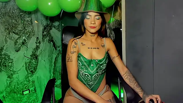 Trinna harperr online show from 03.17.25