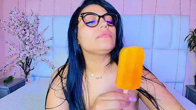 kiana cream online show from 02.13.25