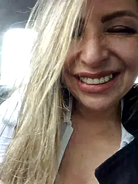  Abril-Office1 online show from 03.04.25