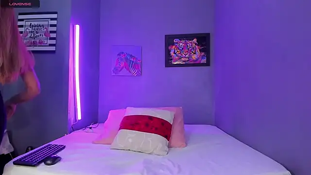 IsabellaSpencer online show from 03.20.25