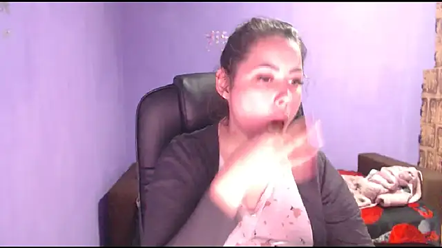 LovelyJulliette online show from 01.06.25