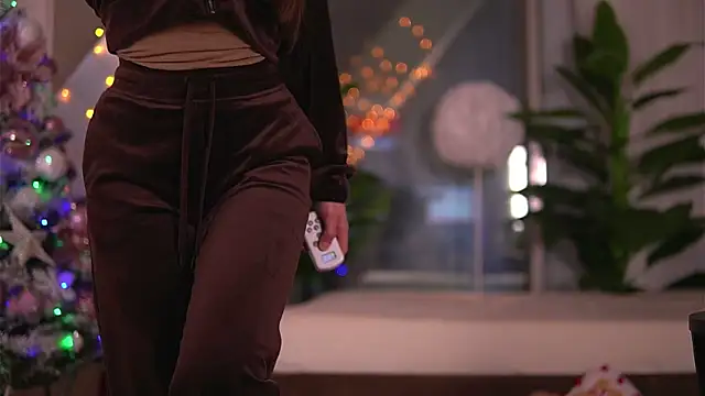 Snapshot of KaylaBray chatting on 12.20.25 KaylaBray online show from 12.20.25