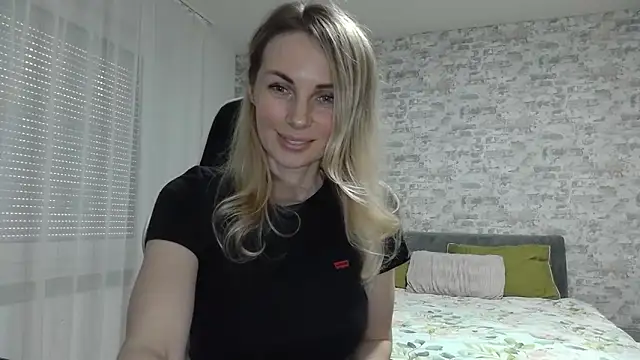 Snapshot of AlissonBia chatting on 04.26.26 AlissonBia online show from 04.26.26