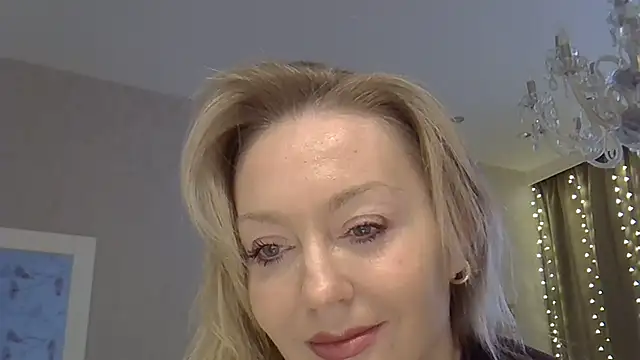 ZarinaSwift online show from 12.15.25