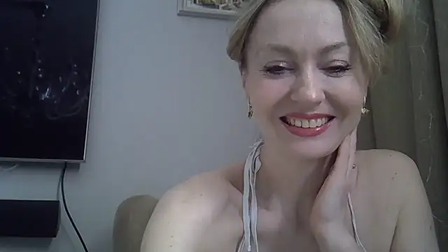 Snapshot of ZarinaSwift chatting on 04.22.26 ZarinaSwift online show from 04.22.26