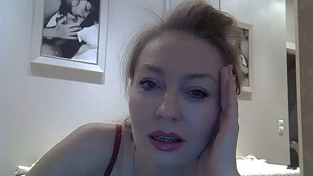 Snapshot of ZarinaSwift chatting on 04.23.26 ZarinaSwift online show from 04.23.26